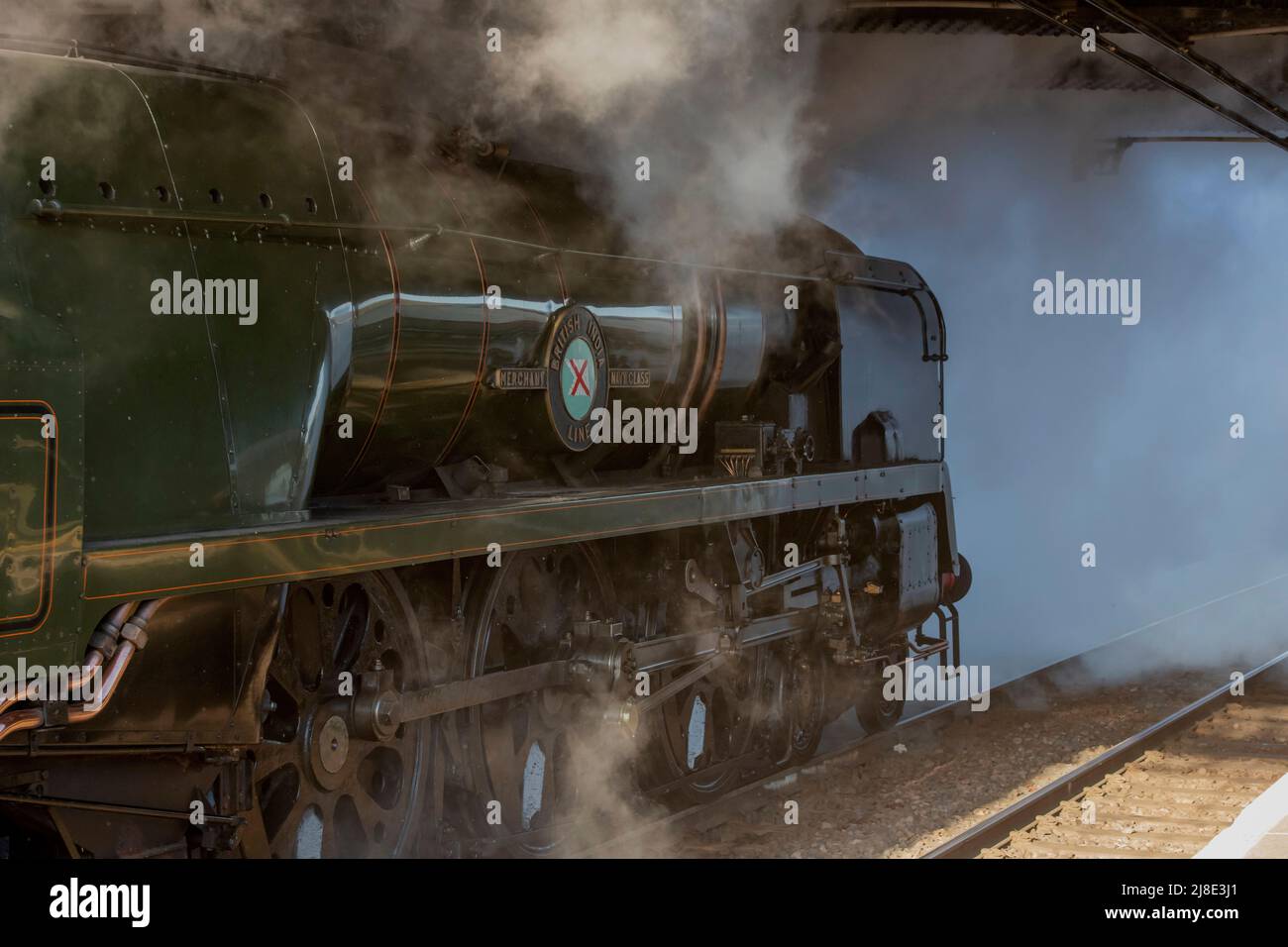 British India Line Dampflokomotive 35018 'The Edinburgh Flyer' am Bahnhof Carlisle, die von der Railway Touring Company betrieben wird Stockfoto