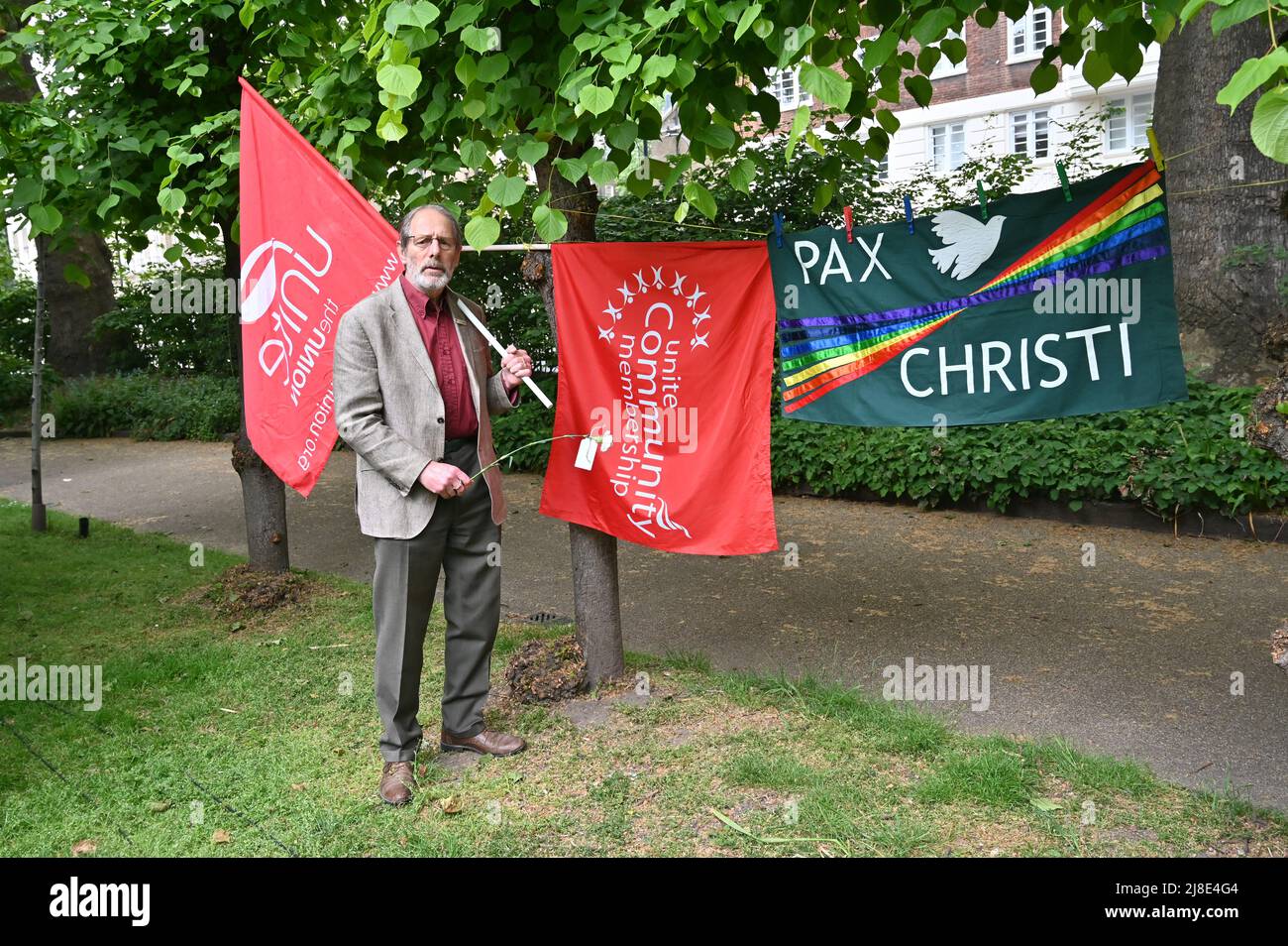 London, Großbritannien. 15.. Mai 2022. . 15.. Mai 2022. Jedes Jahr am 15.. Mai erinnern wir uns an Kriegsdienstverweigerer aus Vergangenheit und Gegenwart. Auf der ganzen Welt werden viele Menschen inhaftiert oder gezwungen, aus ihren Heimatländern zu fliehen, weil sie sich geweigert haben, der „CO-Day National Ceremony“ der Streitkräfte am Tavistock Square, London, Großbritannien, beizutreten. - 15. Mai 2022. Kredit: Picture Capital/Alamy Live Nachrichten Kredit: Picture Capital/Alamy Live Nachrichten Stockfoto