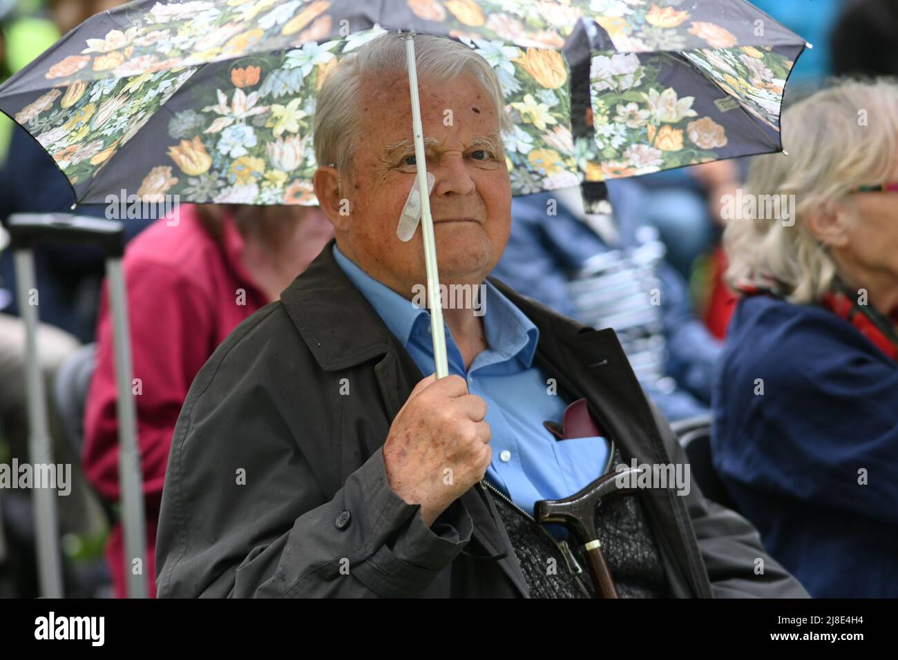 London, Großbritannien. 15.. Mai 2022. . 15.. Mai 2022. Bruce Kent nahm an dem Internationalen Tag der Kriegsdienstverweigerer Teil, sowohl in der Vergangenheit als auch in der Gegenwart. Auf der ganzen Welt werden viele Menschen inhaftiert oder gezwungen, aus ihren Heimatländern zu fliehen, weil sie sich geweigert haben, der „CO-Day National Ceremony“ der Streitkräfte am Tavistock Square, London, Großbritannien, beizutreten. - 15. Mai 2022. Kredit: Picture Capital/Alamy Live Nachrichten Kredit: Picture Capital/Alamy Live Nachrichten Stockfoto