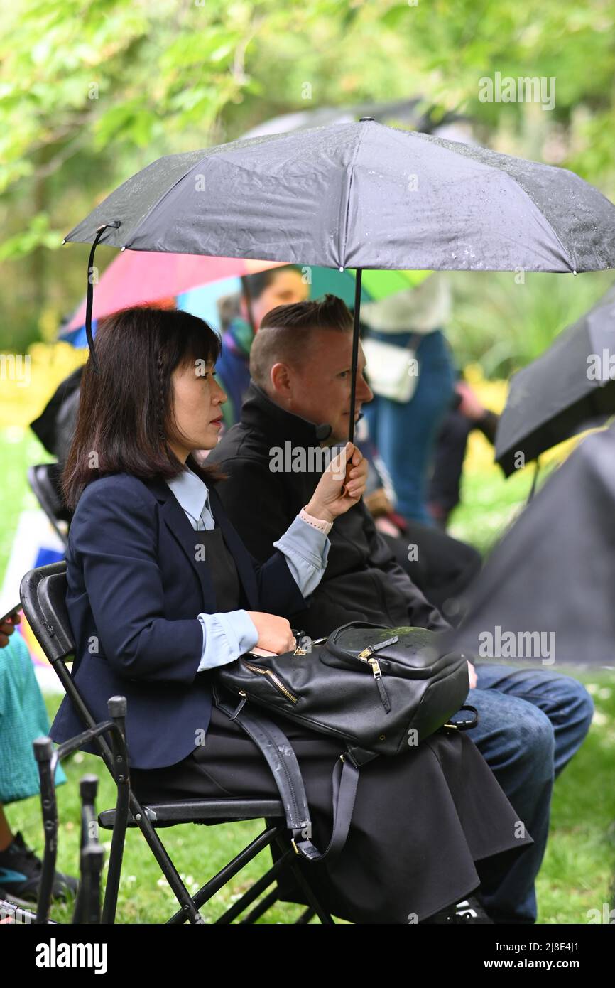 London, Großbritannien. 15.. Mai 2022. . 15.. Mai 2022. Jedes Jahr am 15.. Mai erinnern wir uns an Kriegsdienstverweigerer aus Vergangenheit und Gegenwart. Auf der ganzen Welt werden viele Menschen inhaftiert oder gezwungen, aus ihren Heimatländern zu fliehen, weil sie sich geweigert haben, der „CO-Day National Ceremony“ der Streitkräfte am Tavistock Square, London, Großbritannien, beizutreten. - 15. Mai 2022. Kredit: Picture Capital/Alamy Live Nachrichten Kredit: Picture Capital/Alamy Live Nachrichten Stockfoto