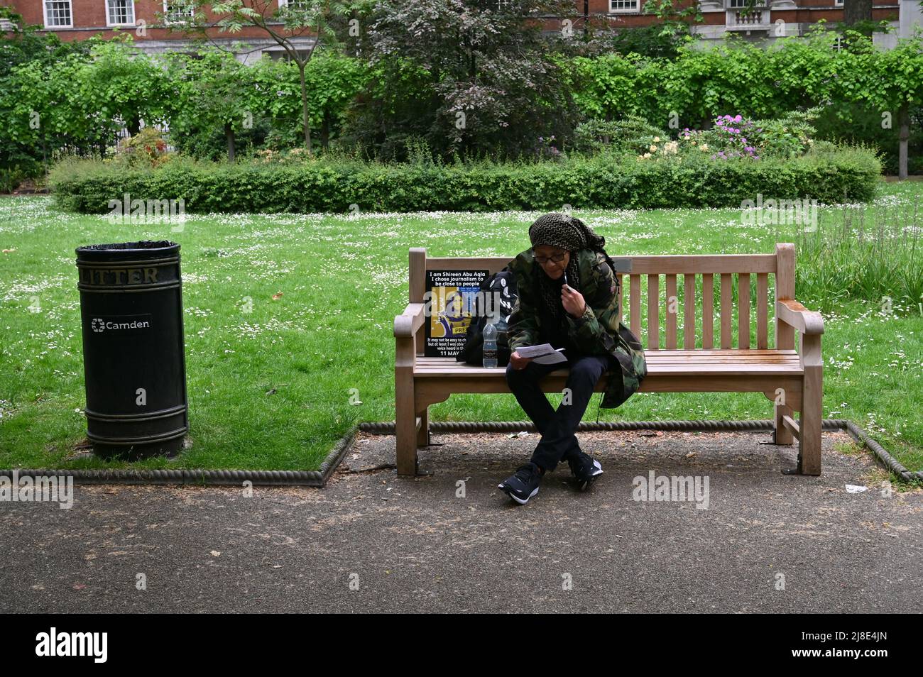 London, Großbritannien. 15.. Mai 2022. . 15.. Mai 2022. Jedes Jahr am 15.. Mai erinnern wir uns an Kriegsdienstverweigerer aus Vergangenheit und Gegenwart. Auf der ganzen Welt werden viele Menschen inhaftiert oder gezwungen, aus ihren Heimatländern zu fliehen, weil sie sich geweigert haben, der „CO-Day National Ceremony“ der Streitkräfte am Tavistock Square, London, Großbritannien, beizutreten. - 15. Mai 2022. Kredit: Picture Capital/Alamy Live Nachrichten Kredit: Picture Capital/Alamy Live Nachrichten Stockfoto