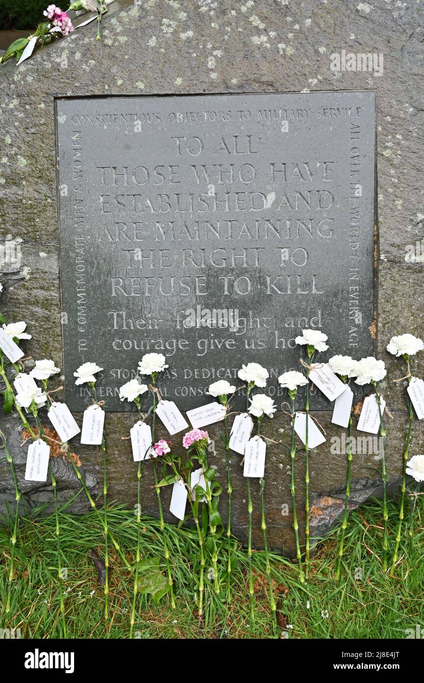 London, Großbritannien. 15.. Mai 2022. . 15.. Mai 2022. Jedes Jahr am 15.. Mai erinnern wir uns an Kriegsdienstverweigerer aus Vergangenheit und Gegenwart. Auf der ganzen Welt werden viele Menschen inhaftiert oder gezwungen, aus ihren Heimatländern zu fliehen, weil sie sich geweigert haben, der „CO-Day National Ceremony“ der Streitkräfte am Tavistock Square, London, Großbritannien, beizutreten. - 15. Mai 2022. Kredit: Picture Capital/Alamy Live Nachrichten Kredit: Picture Capital/Alamy Live Nachrichten Stockfoto