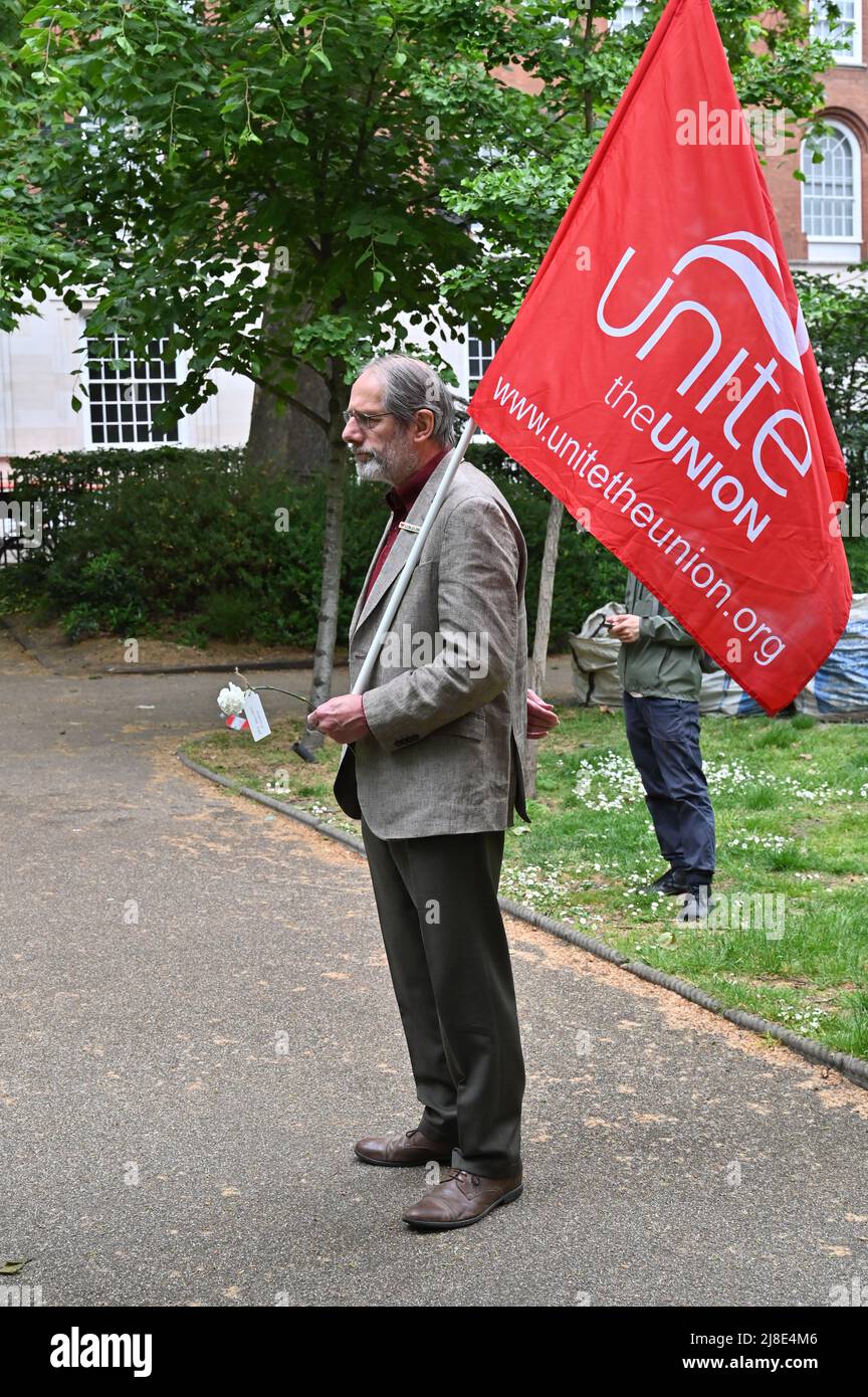 London, Großbritannien. 15.. Mai 2022. . 15.. Mai 2022. Jedes Jahr am 15.. Mai erinnern wir uns an Kriegsdienstverweigerer aus Vergangenheit und Gegenwart. Auf der ganzen Welt werden viele Menschen inhaftiert oder gezwungen, aus ihren Heimatländern zu fliehen, weil sie sich geweigert haben, der „CO-Day National Ceremony“ der Streitkräfte am Tavistock Square, London, Großbritannien, beizutreten. - 15. Mai 2022. Kredit: Picture Capital/Alamy Live Nachrichten Kredit: Picture Capital/Alamy Live Nachrichten Stockfoto