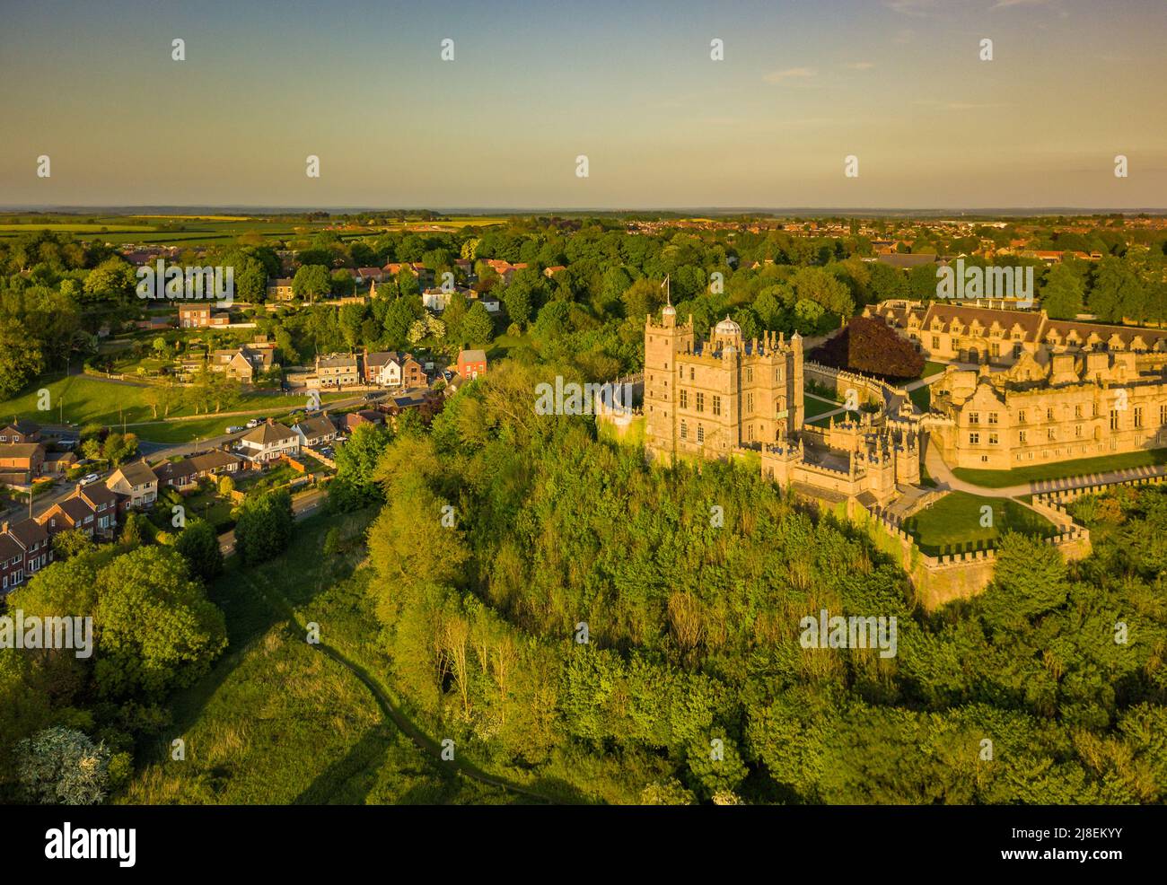 Luftaufnahme von Bolsover Castle im Frühjahr, Bolsover, Chesterfield, Derbyshire, England, Großbritannien, Europa Stockfoto