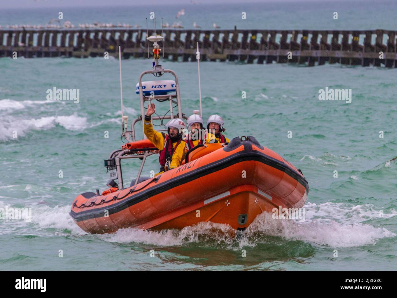 Rettungsboote von Shoreham, Selsey und Littlehampton RNLI treffen sich im Hafen von Littlehampton während einer gemeinsamen Übung und öffentlichen Engagements. Stockfoto