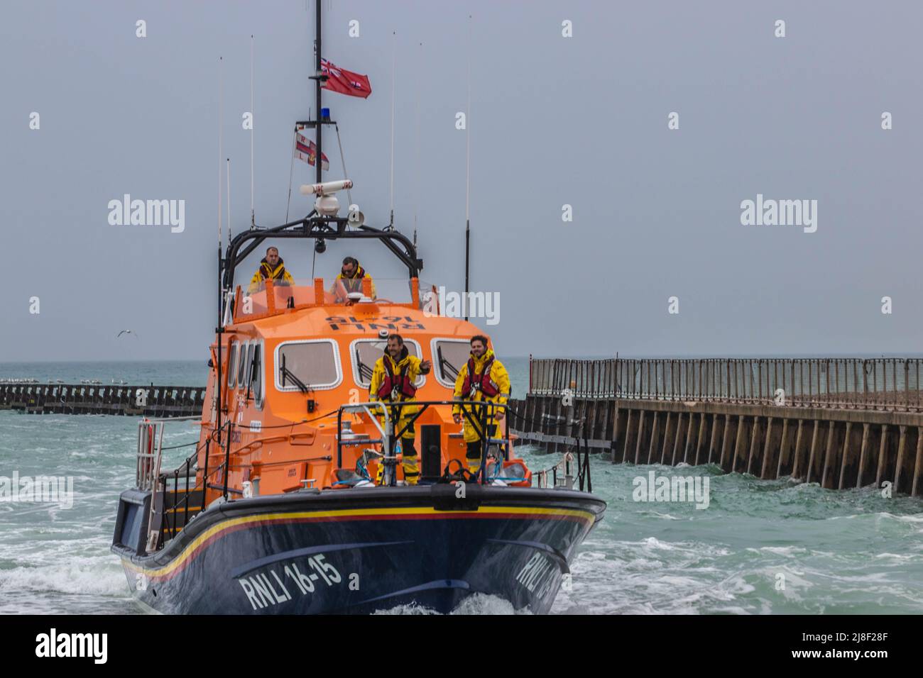 Rettungsboote von Shoreham, Selsey und Littlehampton RNLI treffen sich im Hafen von Littlehampton während einer gemeinsamen Übung und öffentlichen Engagements. Stockfoto