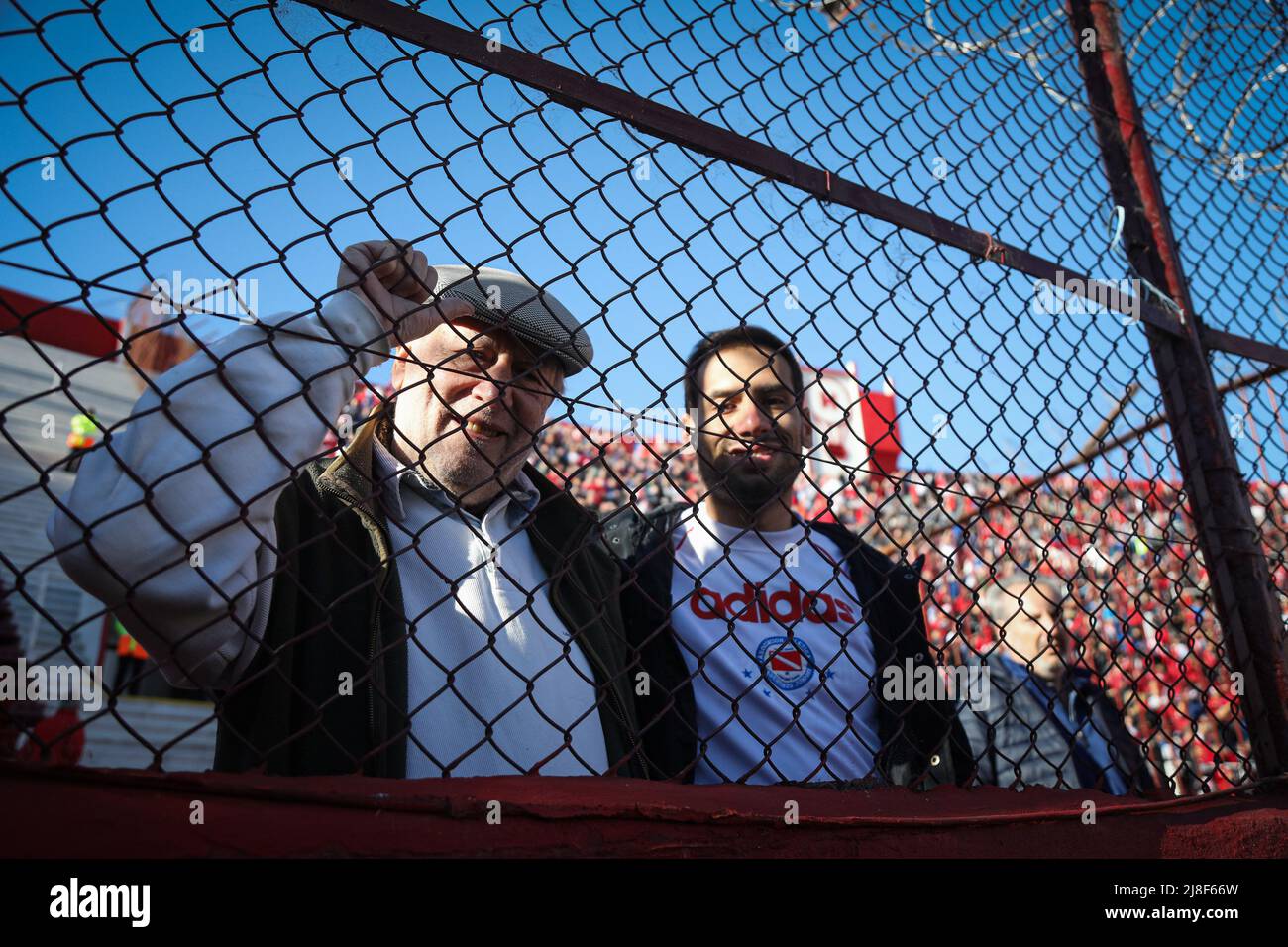 Buenos Aires, Argentinien. 15.. Mai 2022. Fans von Argentinos Juniors, die während eines Spiels zwischen Tigre und Argentinos Juniors im Rahmen der Semifinales de la Copa de la Liga 2022 im Estadio Tomas Adolfo Duco gesehen wurden. Endergebnis: Tigre 3:1 Argentinos Juniors Credit: SOPA Images Limited/Alamy Live News Stockfoto