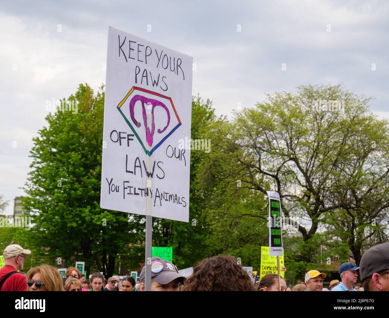 Chicago, Illinois, USA. 14. Mai 2022. Protestschilder bei der Kundgebung für Abtreibungsjustiz heute im Union Park. Stockfoto