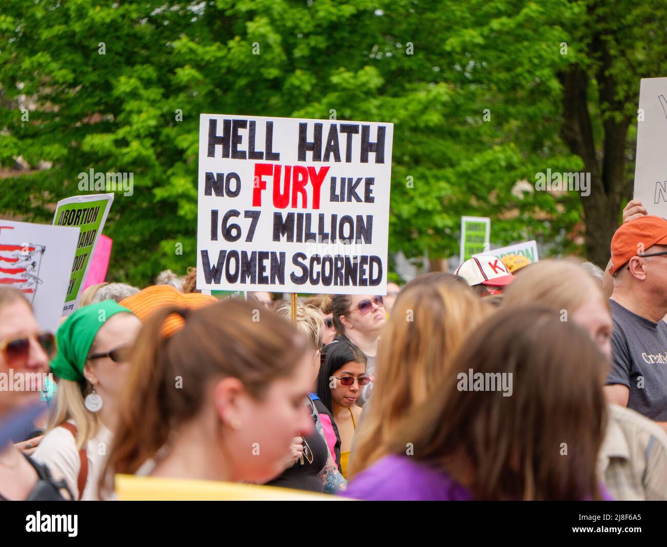 Chicago, Illinois, USA. 14. Mai 2022. Protestschilder bei der Kundgebung für Abtreibungsjustiz heute im Union Park. Stockfoto