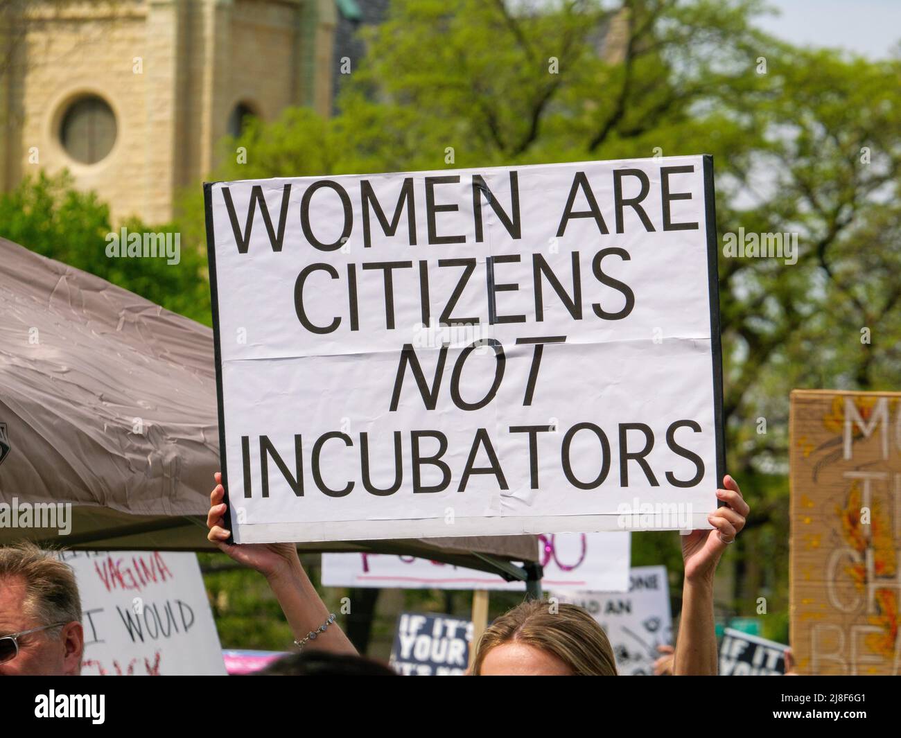 Chicago, Illinois, USA. 14. Mai 2022. Protestschilder bei der Kundgebung für Abtreibungsjustiz heute im Union Park. Stockfoto