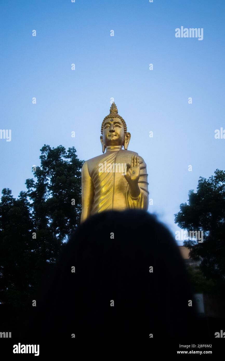 Buddha Purnima, das größte religiöse Fest der buddhistischen Gemeinschaft nach zwei Jahren von Covid-induzierten Einschränkungen. Buddha-Anhänger sind Zelebrati Stockfoto