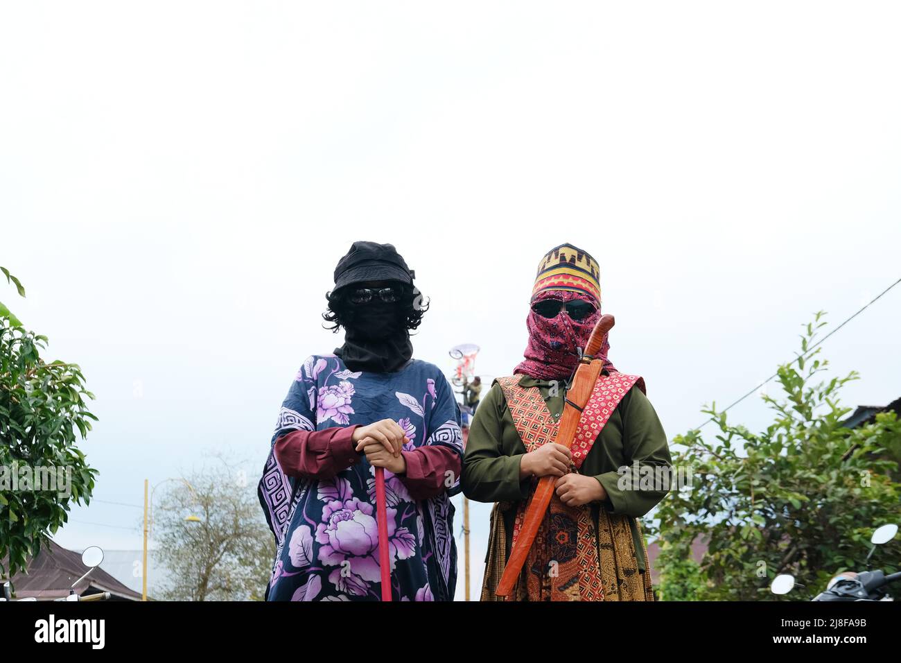 Die „Sekura“-Party ist eine Gesichtsbedeckung aus Holz oder Stoff, die das Gesicht schmückt. Sekura ist eine Art Maskenkunst, die aus der Lampung Indonesia stammt Stockfoto