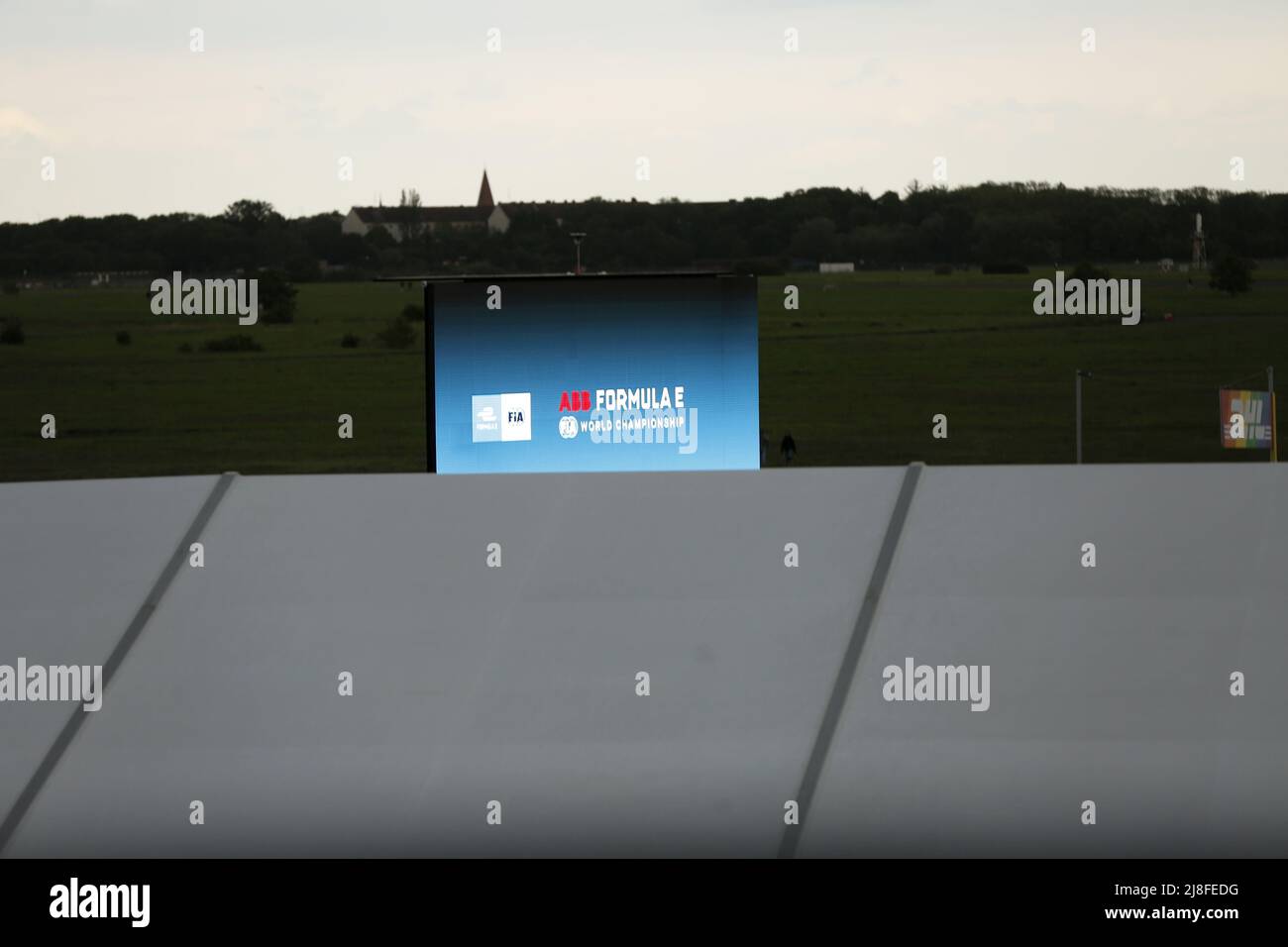 13. Mai 2022, Berlin, Tempelhofer Damm, 12101 Berlin, Deutschland: Berlin: Die Formel-E-Weltmeisterschaft startet am Tempelhofer Flugfeld. 22 Piloten kämpfen um zwei Etappensiege. (Bild: © Simone Kuhlmey/Pacific Press via ZUMA Press Wire) Stockfoto