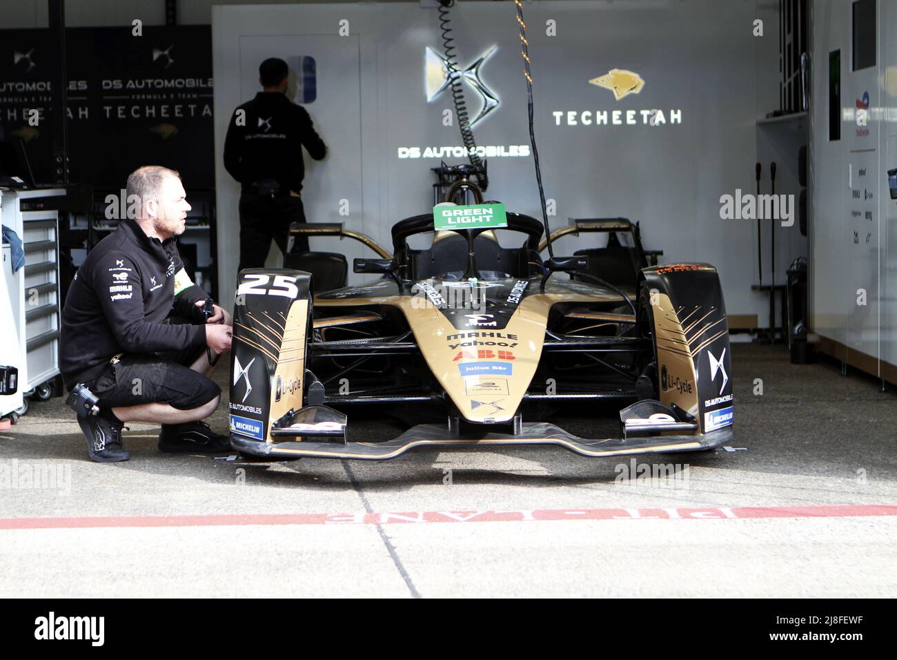 13. Mai 2022, Berlin, Tempelhofer Damm, 12101 Berlin, Deutschland: Berlin: Die Formel-E-Weltmeisterschaft startet am Tempelhofer Flugfeld. 22 Piloten kämpfen um zwei Etappensiege. (Bild: © Simone Kuhlmey/Pacific Press via ZUMA Press Wire) Stockfoto