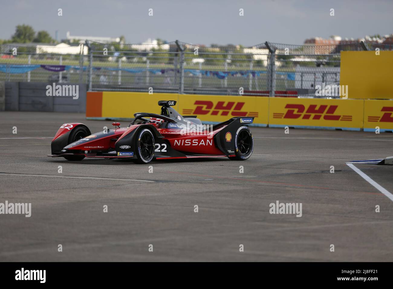 13. Mai 2022, Berlin, Tempelhofer Damm, 12101 Berlin, Deutschland: Berlin: Die Formel-E-Weltmeisterschaft startet am Tempelhofer Flugfeld. 22 Piloten kämpfen um zwei Etappensiege. Rennwagen auf der Rennstrecke des Flugplatzes Tempelhof (Bild: © Simone Kuhlmey/Pacific Press via ZUMA Press Wire) Stockfoto