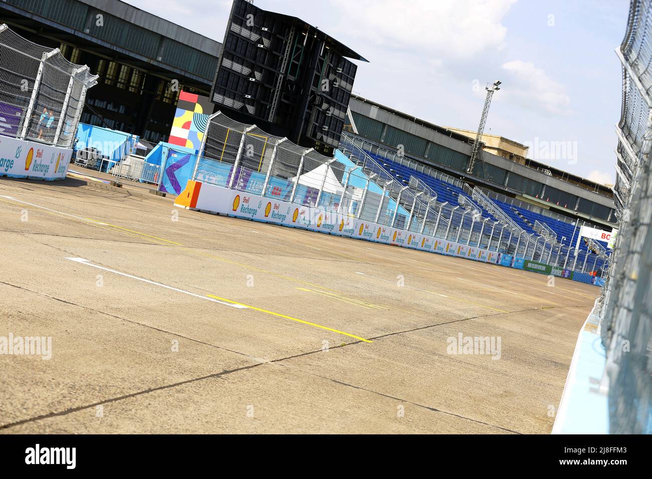 13. Mai 2022, Berlin, Tempelhofer Damm, 12101 Berlin, Deutschland: Berlin: Die Formel-E-Weltmeisterschaft startet am Tempelhofer Flugfeld. 22 Piloten kämpfen um zwei Etappensiege. (Bild: © Simone Kuhlmey/Pacific Press via ZUMA Press Wire) Stockfoto