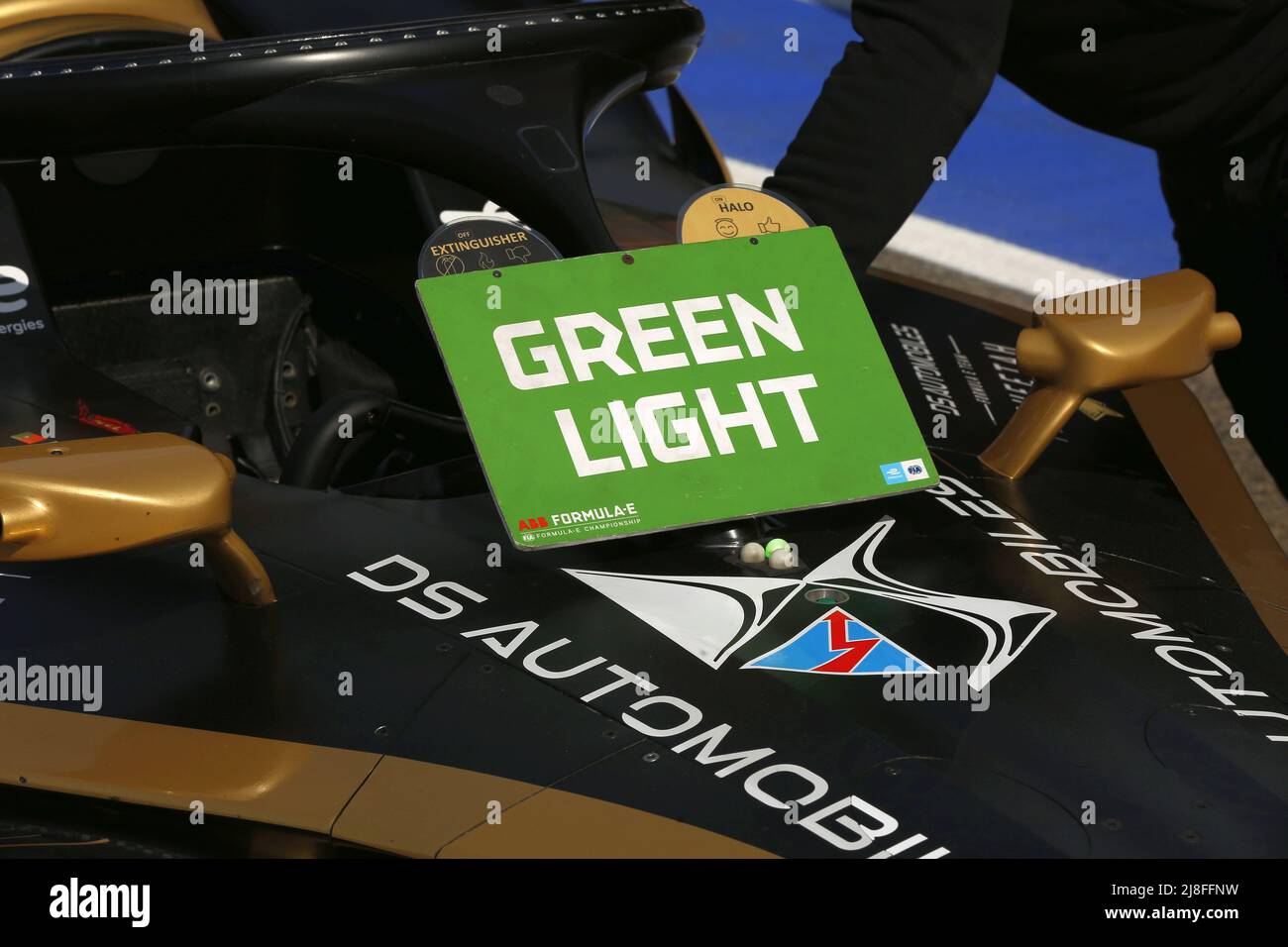 13. Mai 2022, Berlin, Tempelhofer Damm, 12101 Berlin, Deutschland: Berlin: Die Formel-E-Weltmeisterschaft startet am Tempelhofer Flugfeld. 22 Piloten kämpfen um zwei Etappensiege. (Bild: © Simone Kuhlmey/Pacific Press via ZUMA Press Wire) Stockfoto