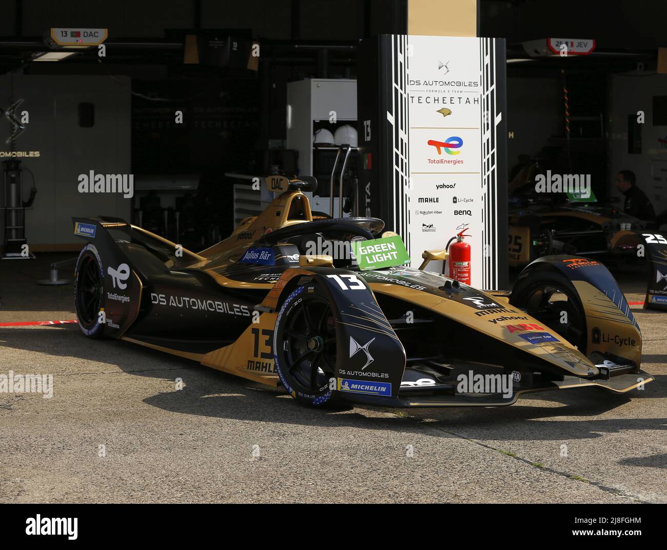 13. Mai 2022, Berlin, Tempelhofer Damm, 12101 Berlin, Deutschland: Berlin: Die Formel-E-Weltmeisterschaft startet am Tempelhofer Flugfeld. 22 Piloten kämpfen um zwei Etappensiege. (Bild: © Simone Kuhlmey/Pacific Press via ZUMA Press Wire) Stockfoto