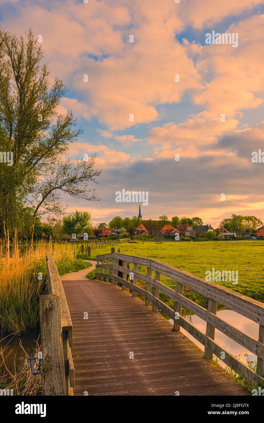 Niehove ist ein Dorf in der Gemeinde Westerkwartier in Groningen, Niederlande. Das Dorf ist ein geschützter Ort. Im Jahr 2019, Elsevier Weekblad Name Stockfoto
