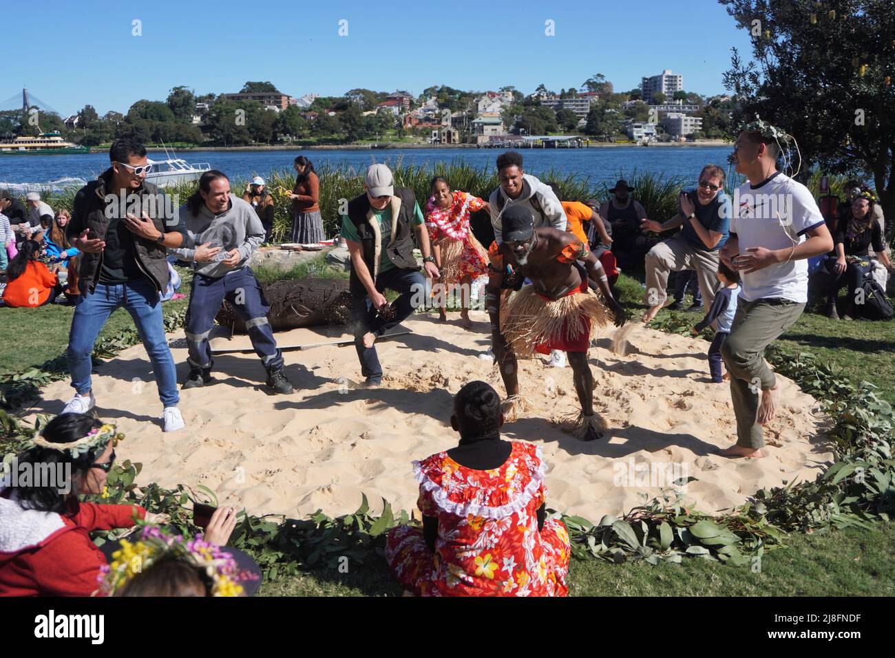 Teilnahme des Publikums an einer Aborigine Dance Performance Stockfoto Teilnahme des Publikums an einer Aborigine Dance Performance Stockfoto