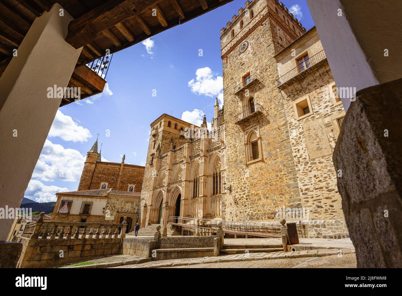 Real Monasterio de Guadalupe in Extremadura, Spanien ist ein religiös-katholisches Gebäude, das seit dem 13.. Jahrhundert erbaut wurde Stockfoto