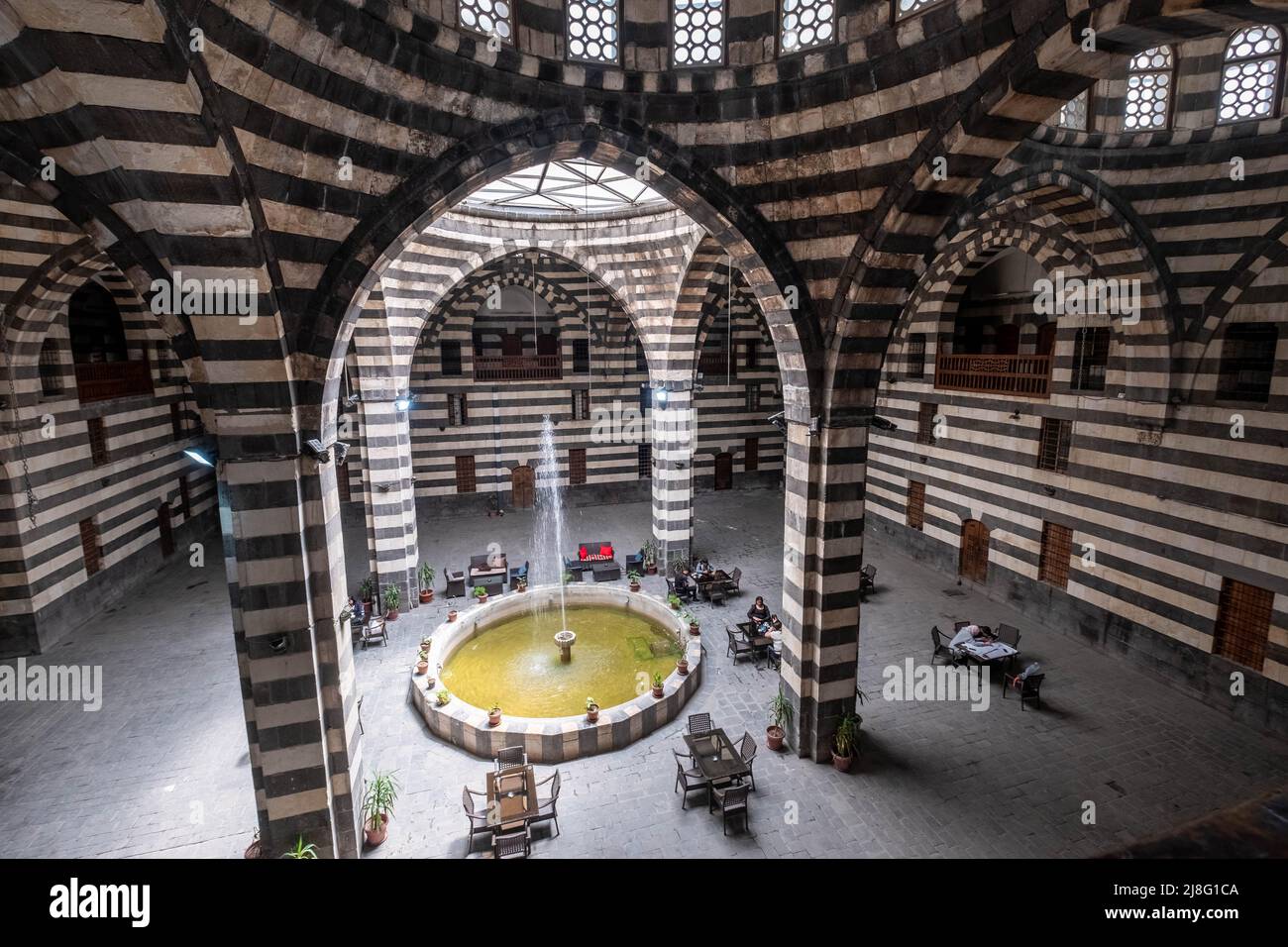 Damaskus, Syrien - Mai 2022: Historische Architektur (Khan as'ad Pasha), die größte Karawanserei in der Altstadt von Damaskus Stockfoto