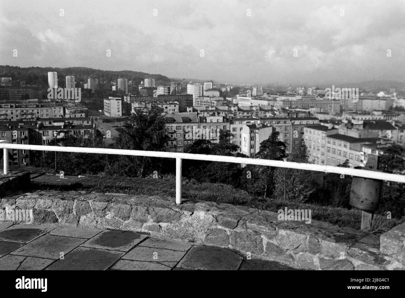 Blick auf den Gdingener Hafen vom Maria und Lech Kaczynski-Park, Woiwodschaft Pommern, 1967. Blick auf den Hafen von Gdynia von Maria und dem Lech Kaczynski Park, Pommersche Woiwodschaft, 1967. Stockfoto