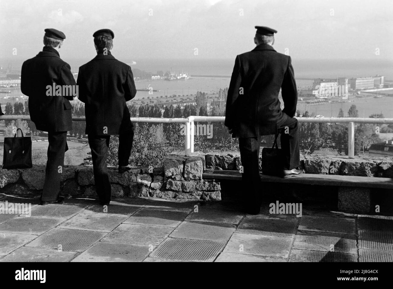 Blick auf den Gdingener Hafen vom Maria und Lech Kaczynski-Park, Woiwodschaft Pommern, 1967. Blick auf den Hafen von Gdynia von Maria und dem Lech Kaczynski Park, Pommersche Woiwodschaft, 1967. Stockfoto