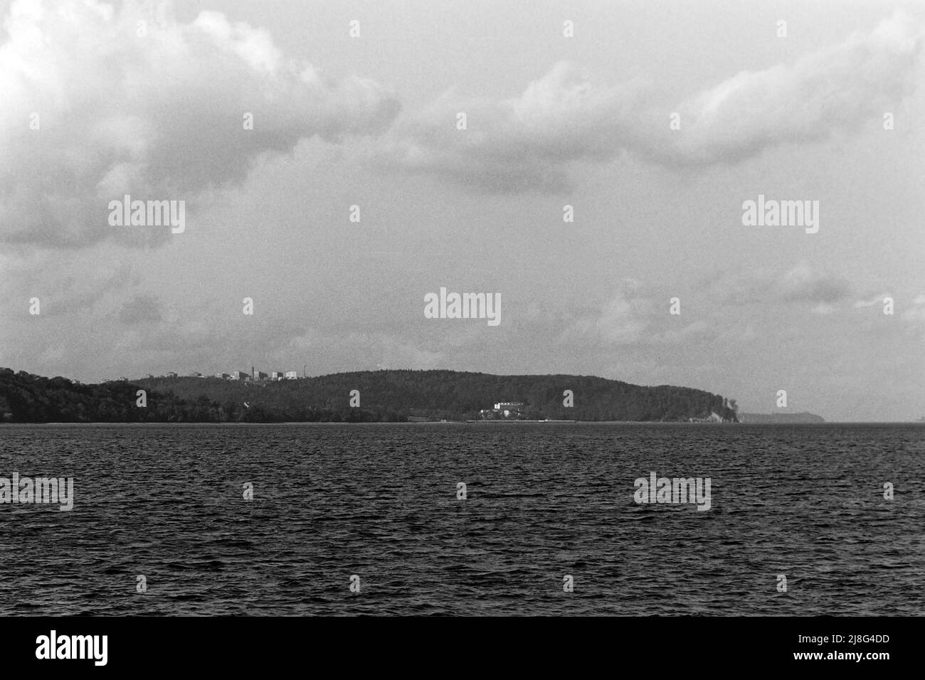 Blick auf Gdingen vom Pier von Zoppot, Woiwodschaft Pommern, 1967. Blick auf Gdynia vom Pier Sopot, Woiwodschaft Pommern, 1967. Stockfoto