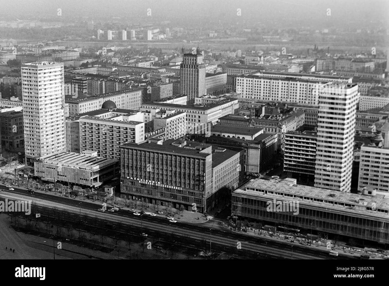 Rundblick auf Warschau vom Kultur- und Wissenschaftspalast aus, Woiwodschaft Masowien, 1967. Rundblick über Warschau vom Palast für Kultur und Wissenschaft, Vovoidschiff Masowia, 1967. Stockfoto