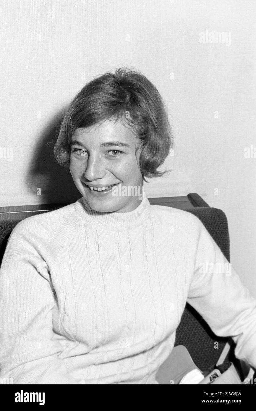 Frauenporträt in Crossen an der oder, Woiwodschaft Lebus, 1967. Porträt einer Frau in Krosno Odrzańskie, Woiwodschaft Lebus, 1967. Stockfoto