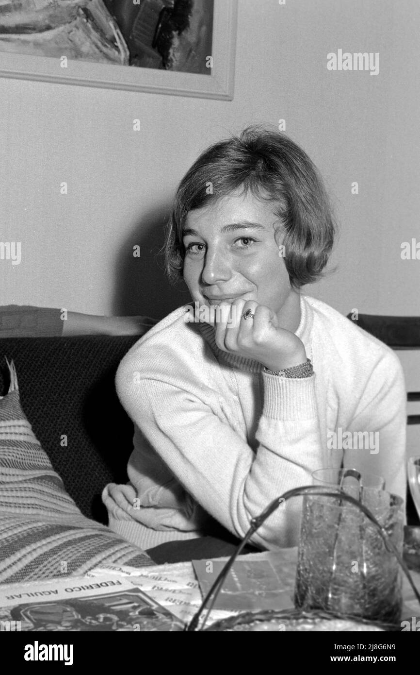 Frauenporträt in Crossen an der oder, Woiwodschaft Lebus, 1967. Porträt einer Frau in Krosno Odrzańskie, Woiwodschaft Lebus, 1967. Stockfoto