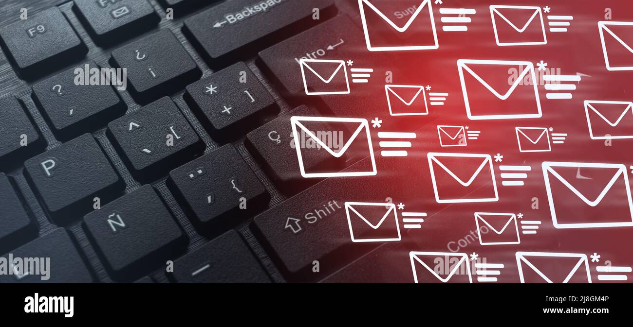 Computertastatur mit Spam-Mail-Symbolen. Schützen und blockieren Sie Spam-E-Mails vor Internet und Hackern. Intelligentes Technologiekonzept. Stockfoto