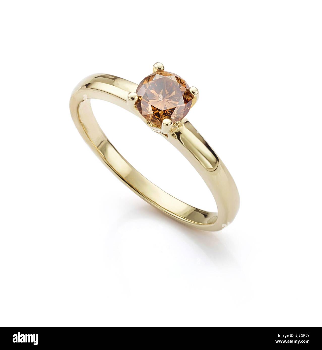 Ring aus braunem Schokoladendiamant in Gelbgold Stockfoto