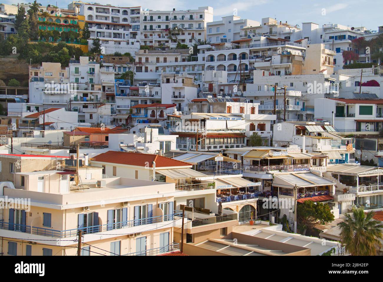 Agia Galini, Kreta, Griechenland, weiße Häuser auf einem Hügel Stockfoto