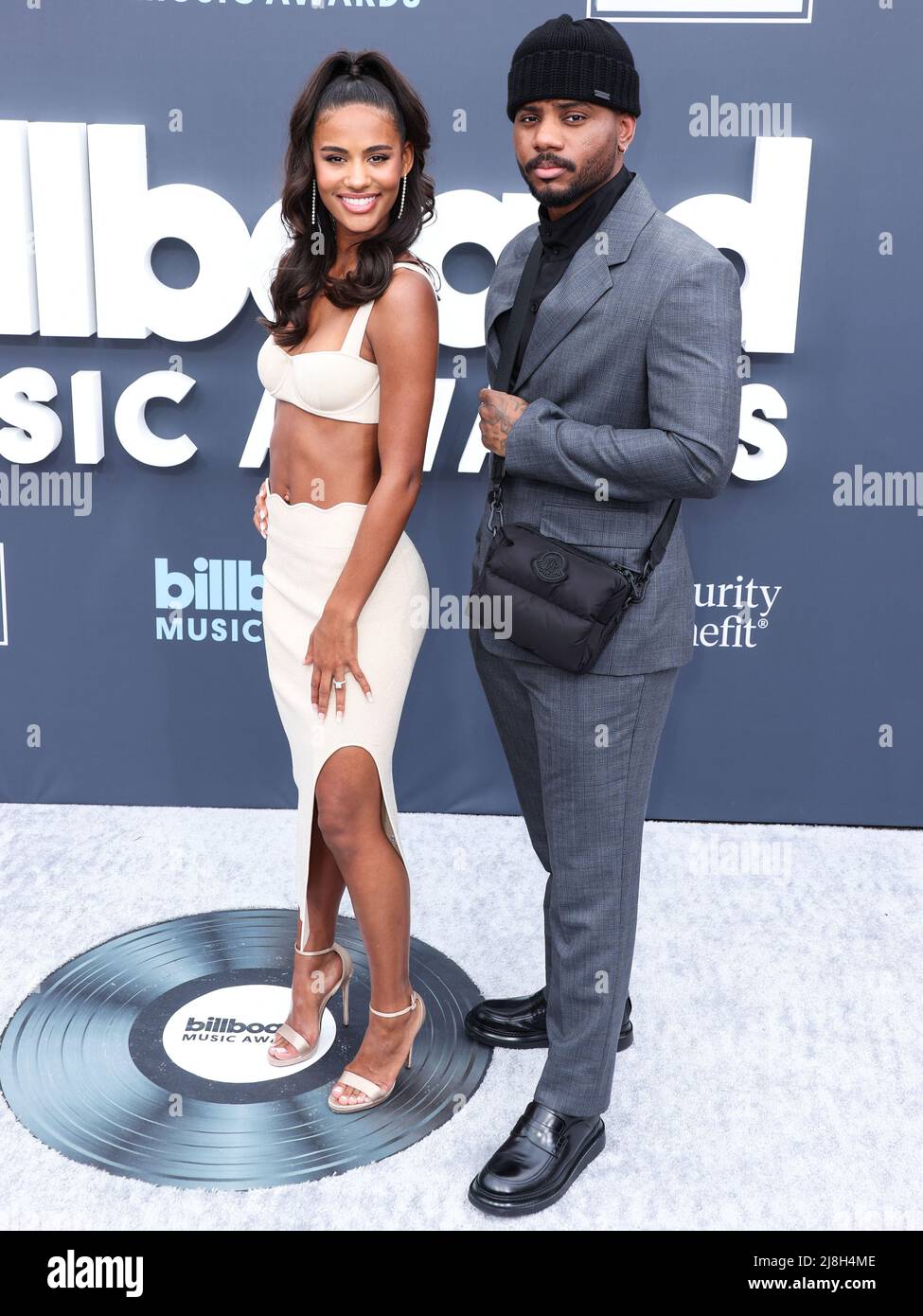 Las Vegas, Usa. 15.. Mai 2022. LAS VEGAS, NEVADA, USA - 15. MAI: Kendra Bailey und Bryson Tiller kommen zu den Billboard Music Awards 2022, die am 15. Mai 2022 in Las Vegas, Nevada, USA, in der MGM Grand Garden Arena abgehalten werden. (Foto von Xavier Collin/Image Press Agency) Quelle: Image Press Agency/Alamy Live News Stockfoto