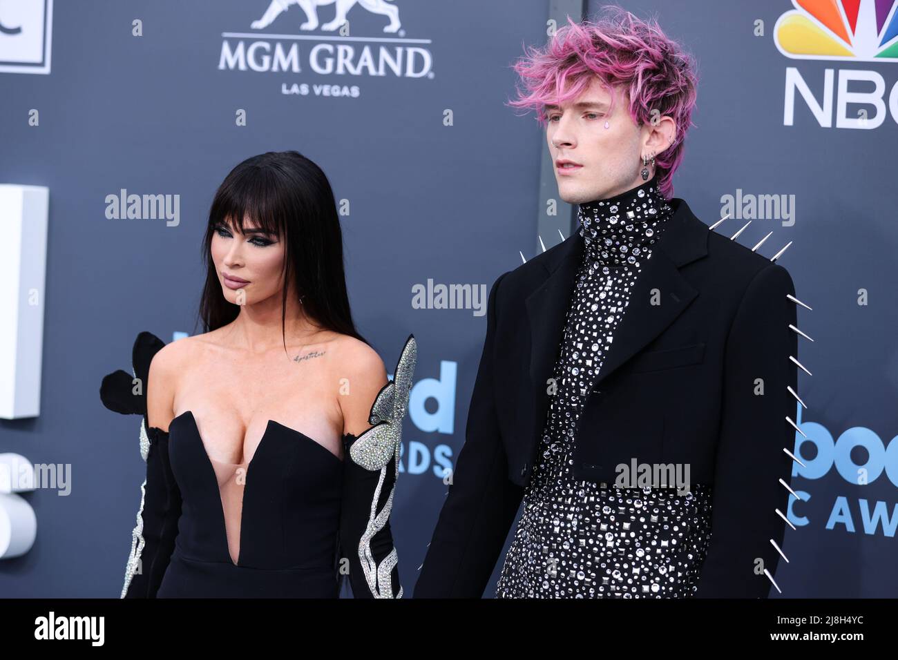 LAS VEGAS, NEVADA, USA - 15. MAI: Die amerikanische Schauspielerin Megan Fox und der Freund/amerikanische Rapper Machine Gun Kelly (Colson Baker) kommen zu den Billboard Music Awards 2022, die am 15. Mai 2022 in der MGM Grand Garden Arena in Las Vegas, Nevada, USA, abgehalten werden. (Foto von Xavier Collin/Image Press Agency) Stockfoto