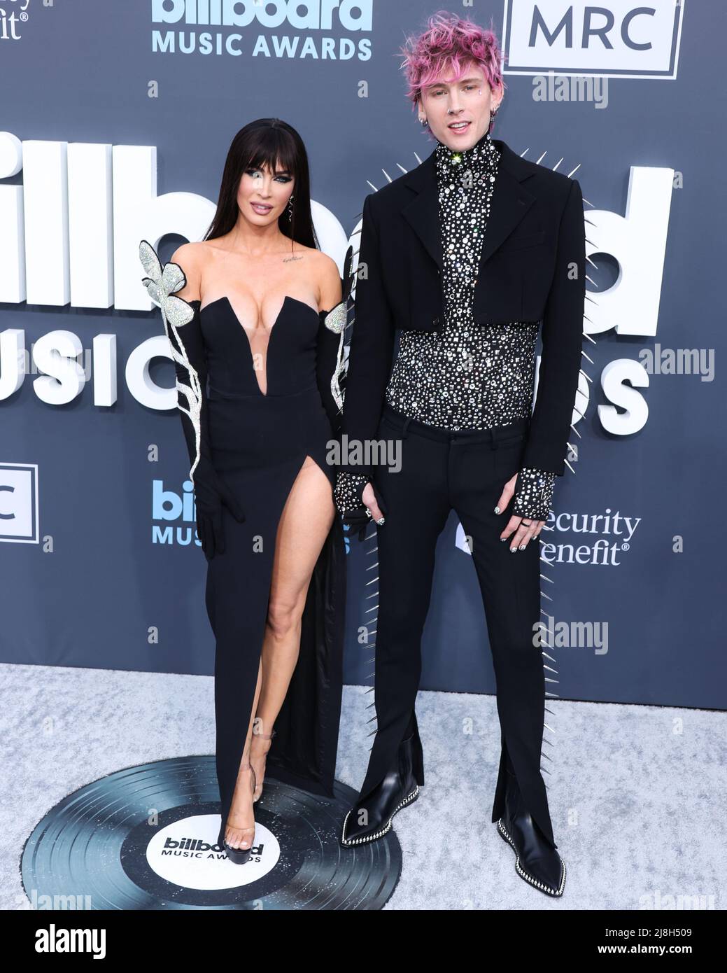 LAS VEGAS, NEVADA, USA - 15. MAI: Die amerikanische Schauspielerin Megan Fox und der Freund/amerikanische Rapper Machine Gun Kelly (Colson Baker) kommen zu den Billboard Music Awards 2022, die am 15. Mai 2022 in der MGM Grand Garden Arena in Las Vegas, Nevada, USA, abgehalten werden. (Foto von Xavier Collin/Image Press Agency) Stockfoto