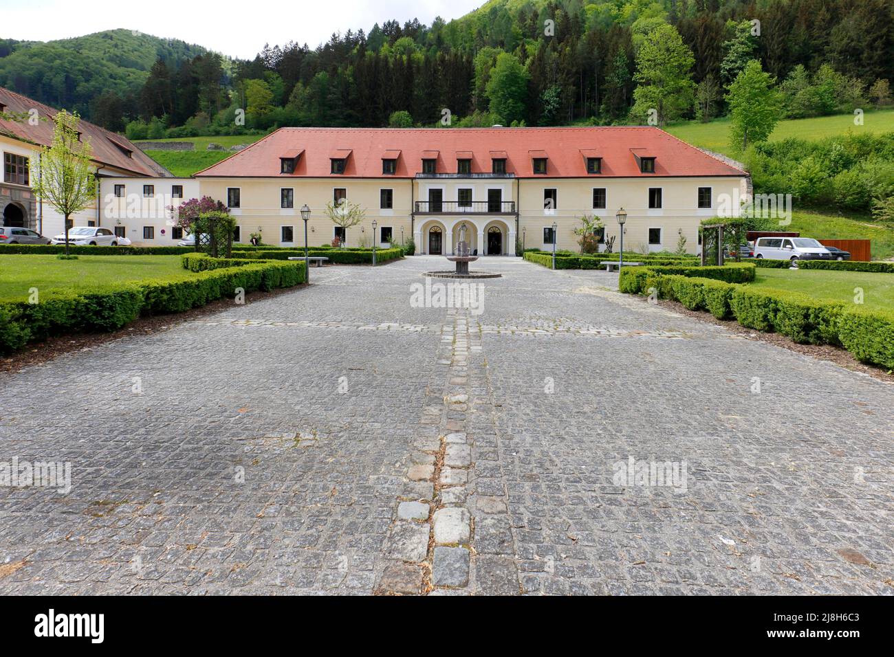 Das stillgelegt und umfunktionierend kartäuserkloster von Gaming, Niederösterreich Stockfoto