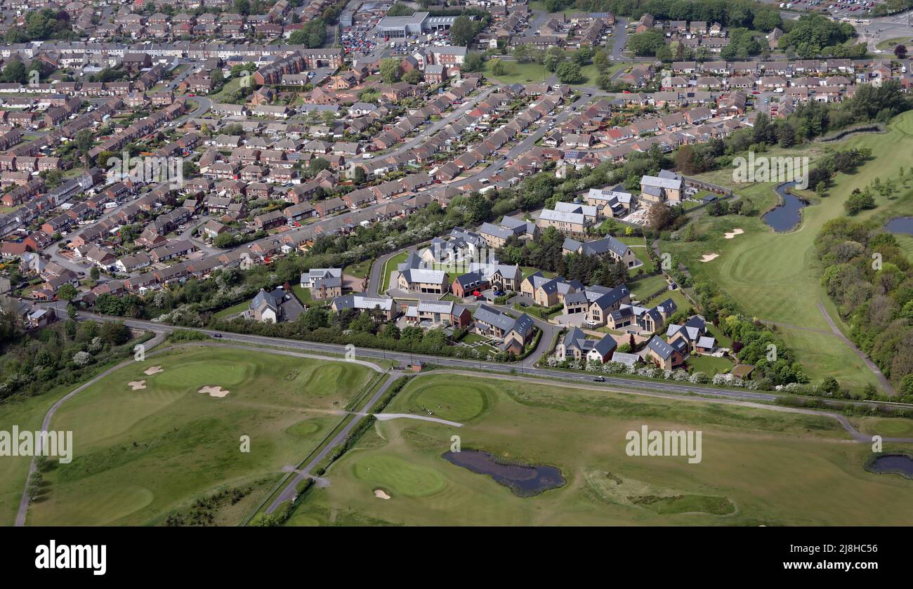 Luftaufnahme des Wohngebiets Ramside Park am Ramside Golf Course, in der Nähe von Durham Stockfoto