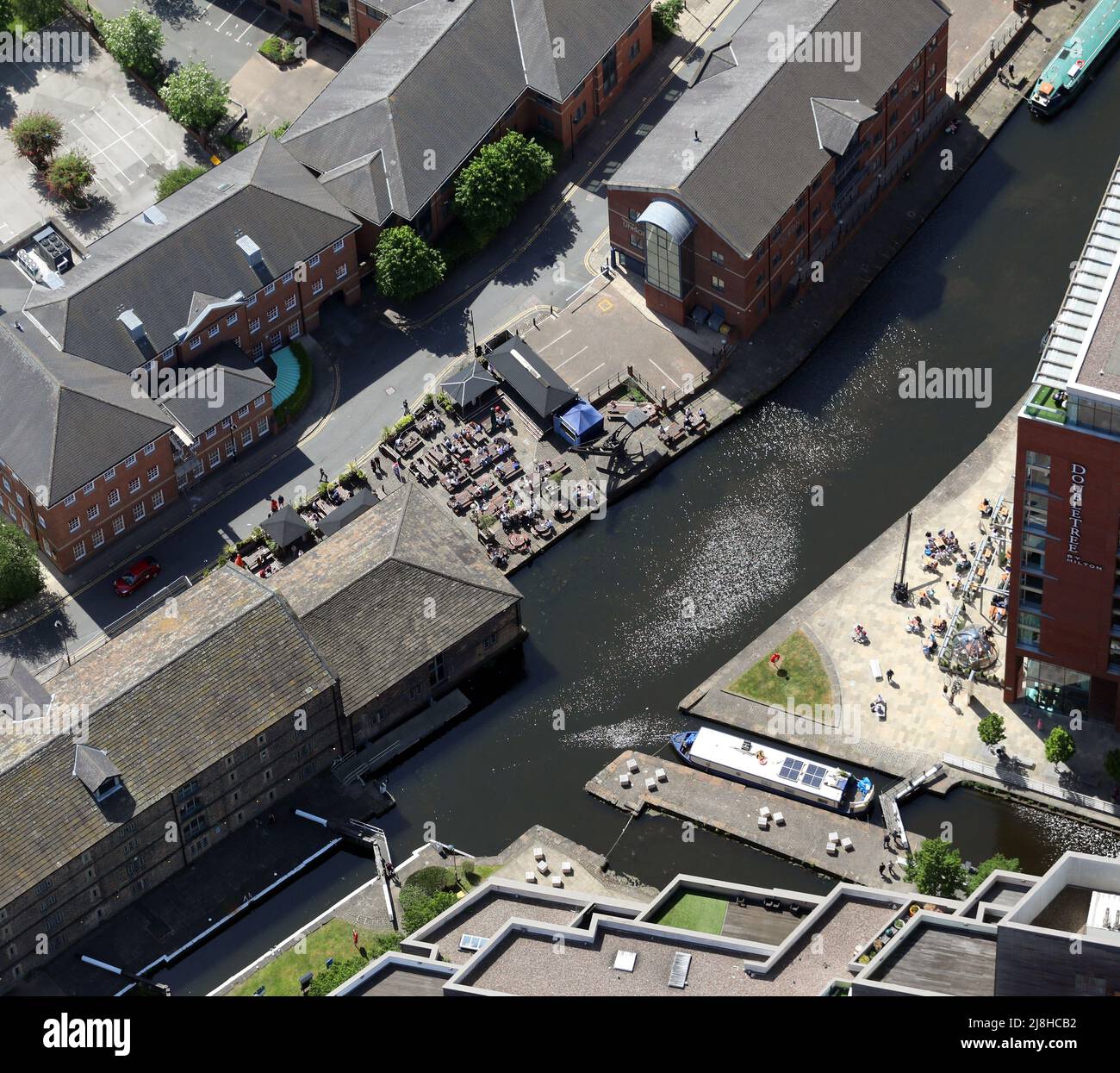 Luftaufnahme des Boathouse Pub im Stadtzentrum von Leeds an einem sonnigen Tag, West Yorkshire, Großbritannien Stockfoto