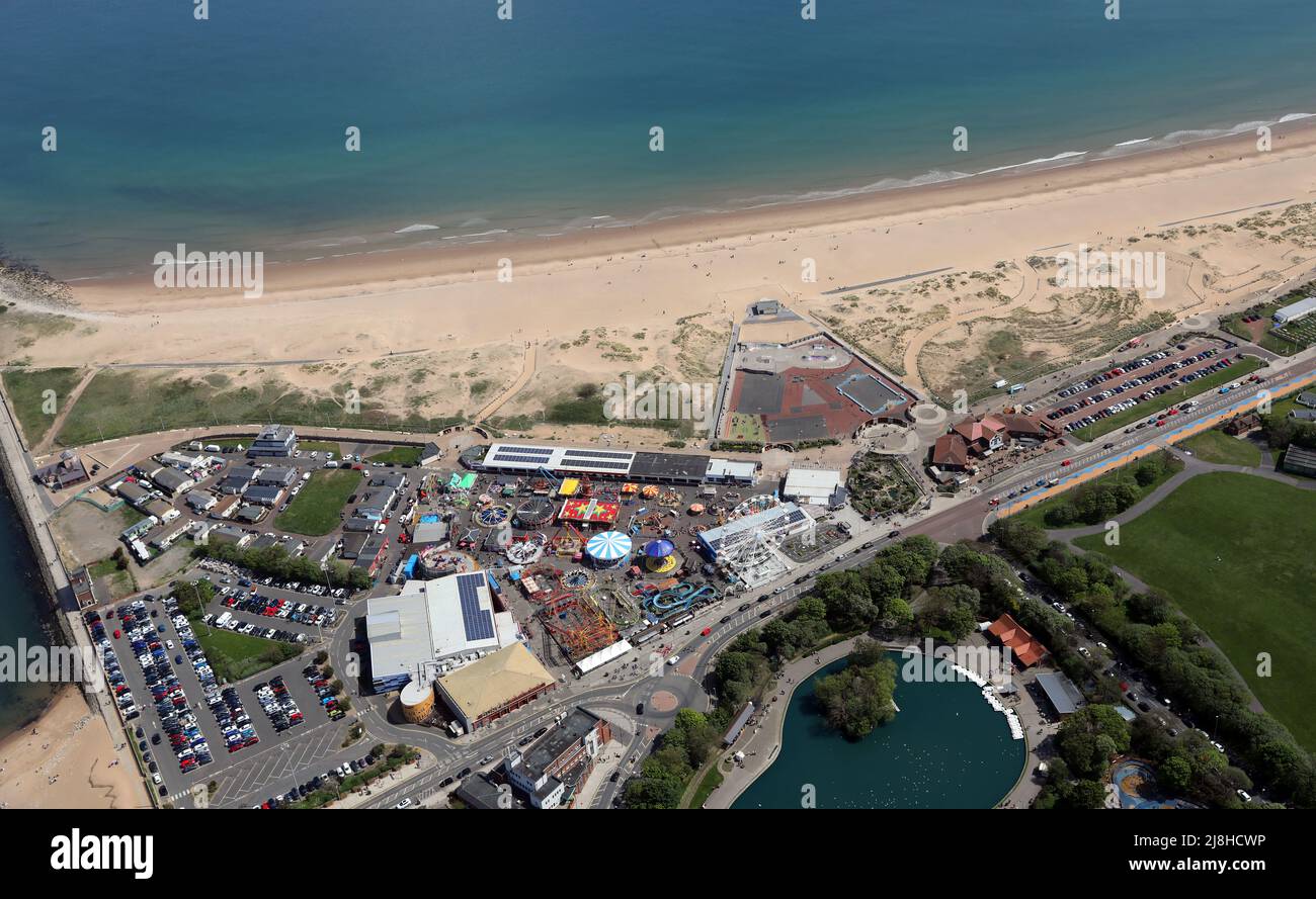 Luftaufnahme von Sandhaven Beach & Ocean Beach Pleasure Park in South Shields, Tyne & Wear Stockfoto