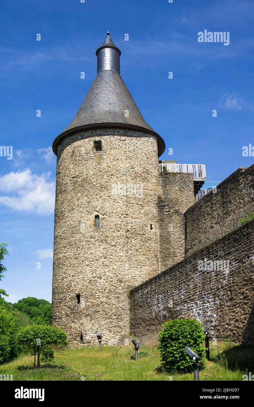 Burgturm Bourscheid, mittelalterliche Burganlage in Bourscheid, Bezirk Diekirch, Ardennen, Luxemburg, Europa, Stockfoto