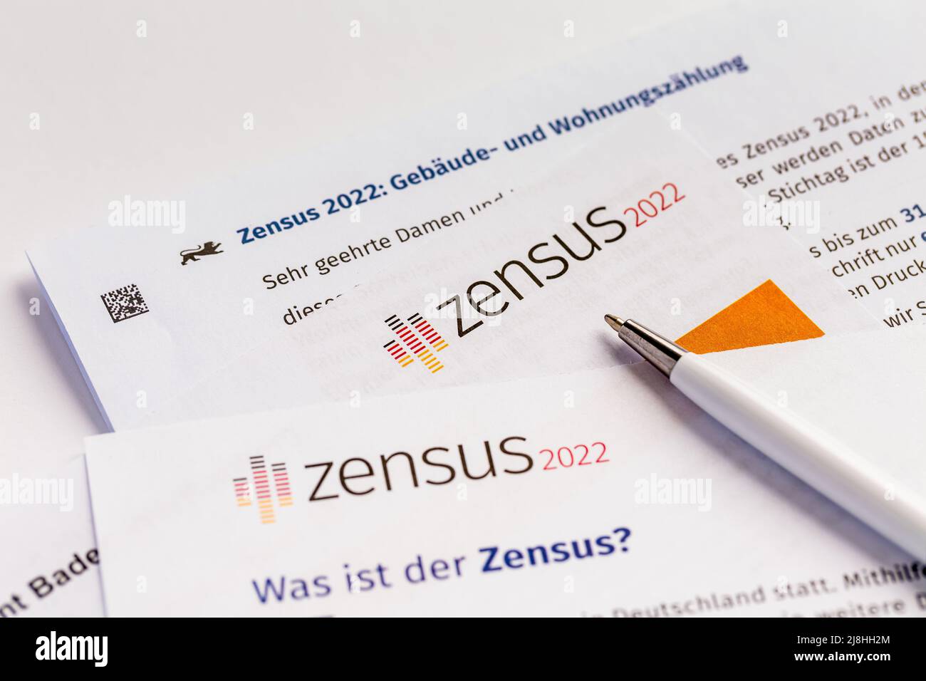 Volkszählung 2022 in Deutschland: Offizielle Regierungsbefragung zur Volkszählung (Bevölkerung, Gebäude und Haushalt) mit PEN Stockfoto