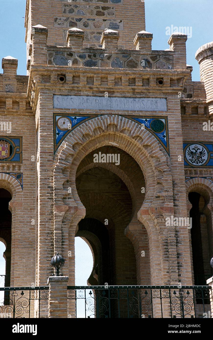 Spanien, Toledo. Denkmal für das Heilige Herz Jesu. Architektonisches Detail des von Kardinal Pedro Segura (1880-1957) geförderten Bauwerks. Stockfoto