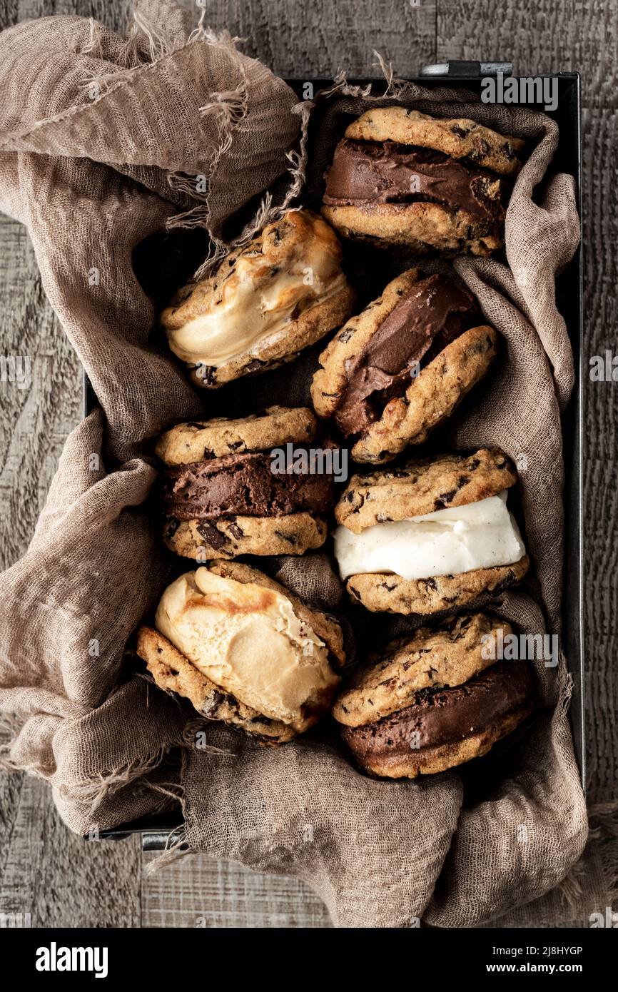 Hübsche Schachtel mit Eiscreme-Leckereien Stockfoto