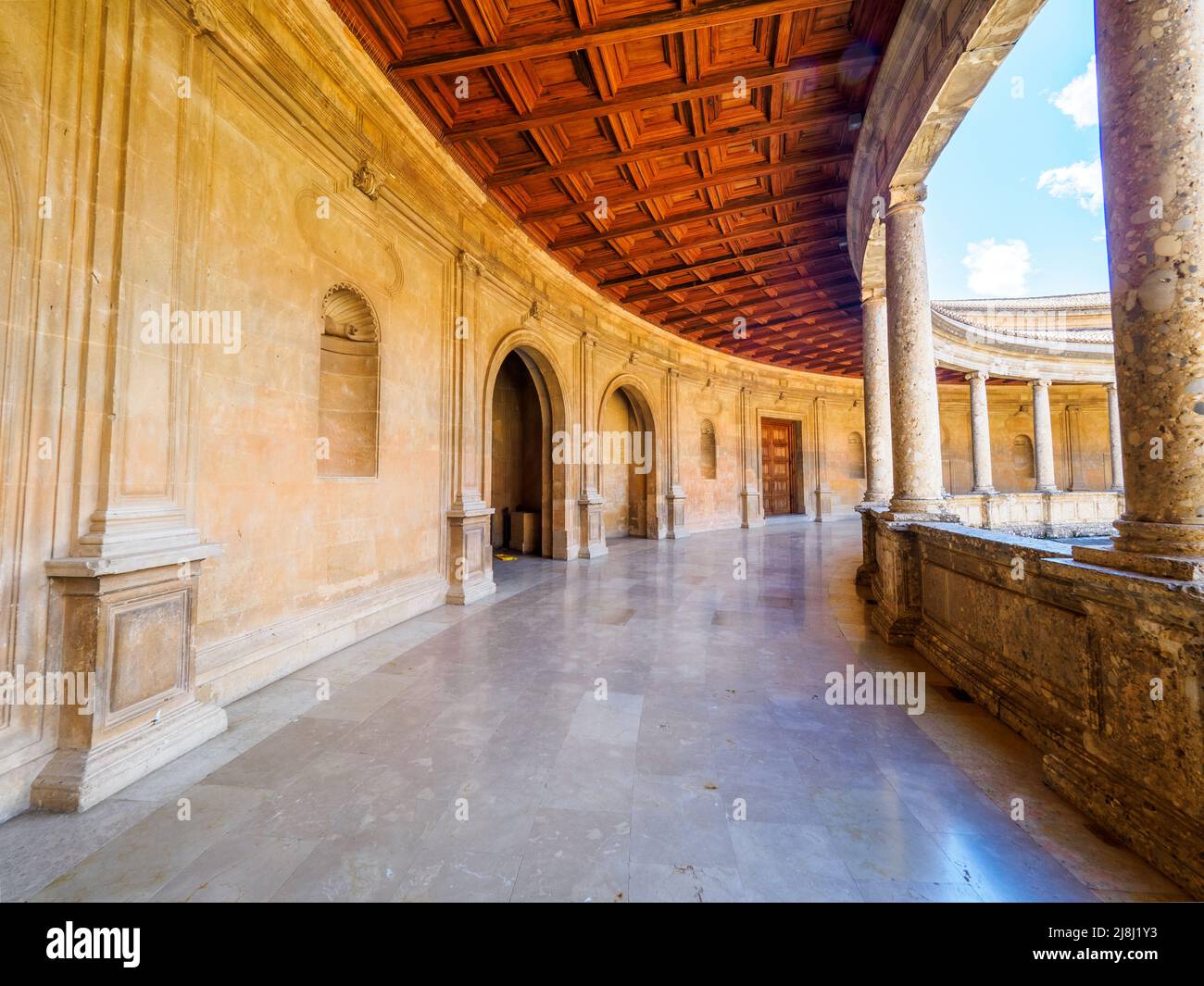 Innenhof des Palastes von Karl V. - Alhambra-Komplex - Granada, Spanien Stockfoto