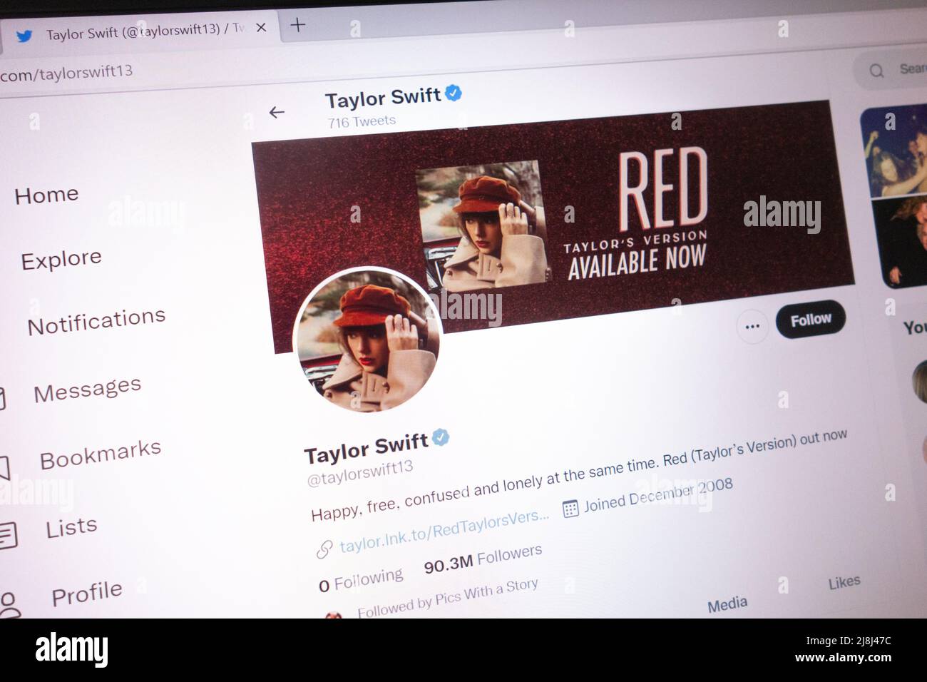 KONSKIE, POLEN - 14. Mai 2022: Taylor Swift offizieller Twitter-Account auf dem Laptop-Bildschirm angezeigt Stockfoto