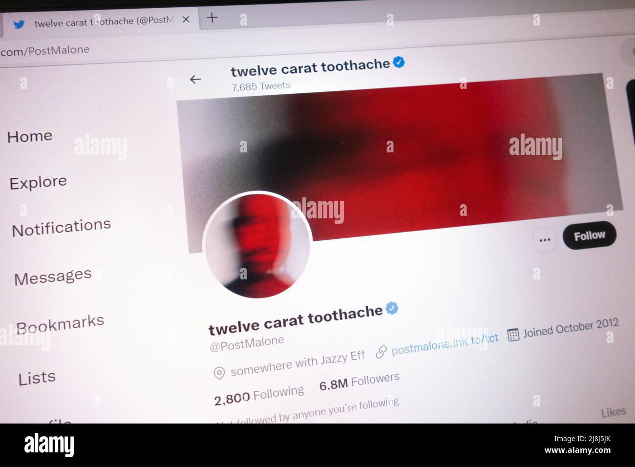 KONSKIE, POLEN - 14. Mai 2022: Post Malone offiziellen Twitter-Account auf Laptop-Bildschirm angezeigt Stockfoto