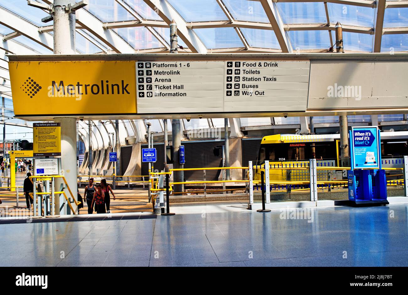 Metro Link Platform am Bahnhof Manchester Victoria, Manchester, England Stockfoto